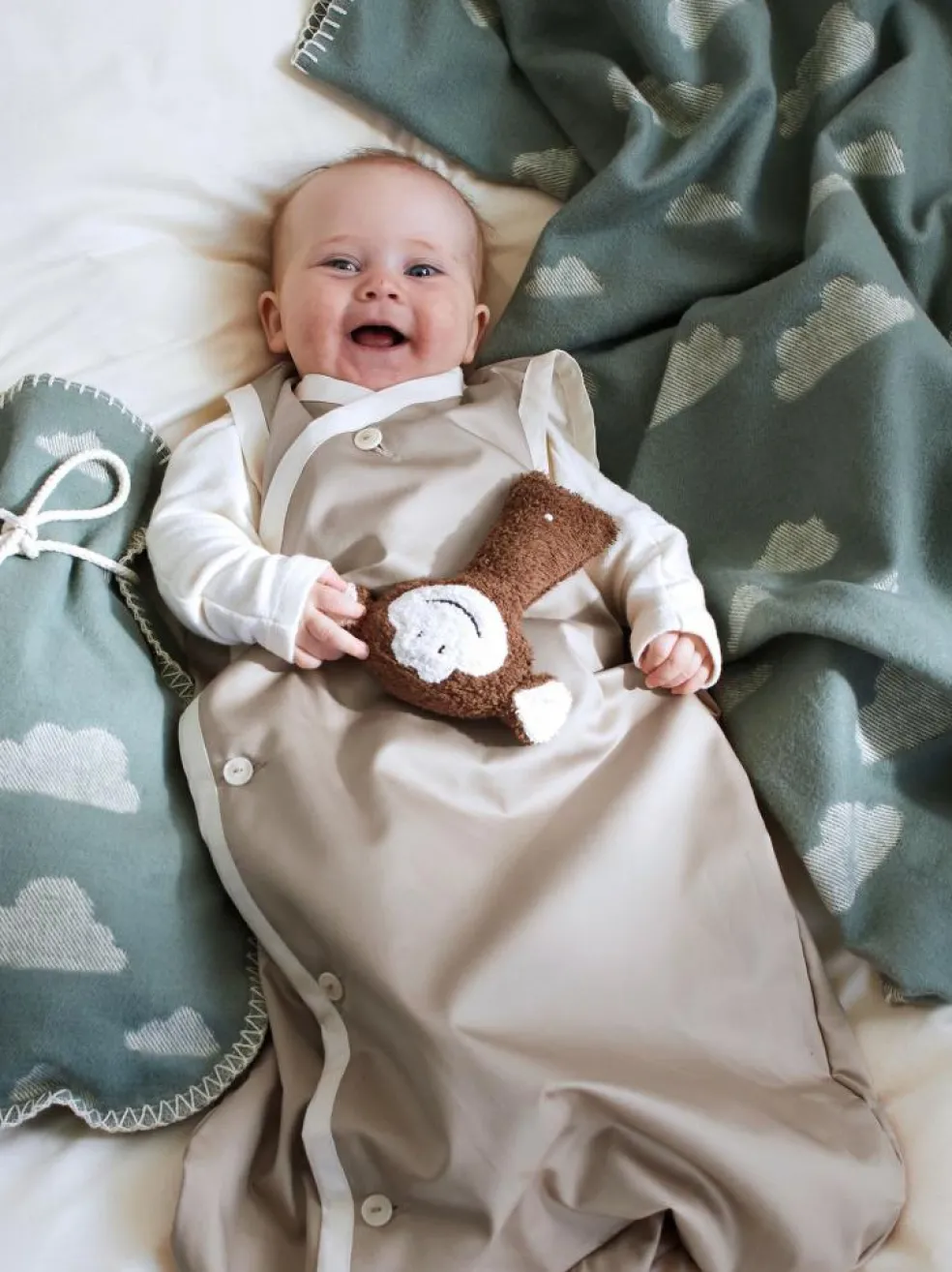 Babyrassel Affe Abu, 15 cm, Bezug: 100 % Baumwolle, Füllung: 100 % Schurwolle (Schaf), GOTS