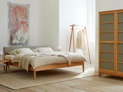 Bett Almeno mit Polsterbetthaupt, 180 x 200 cm, Wollstoff Tano Natur (79), Buche