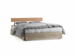 Bett Jukai Pur, mit Betthaupt und Bettrahmenhousse, inkl. integriertem Lattenrost, 160 x 200 cm, Baumwollstoff Ondula Greige (139), Buche