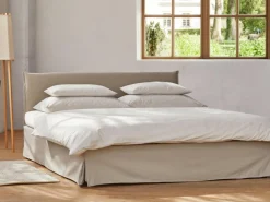 Bett Jukai Pur, ohne Betthaupt mit Bettrahmenhousse, inkl. integriertem Lattenrost, 180 x 200 cm, Baumwollstoff Ondula Greige (139), Buche