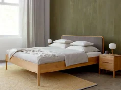 Bett Tenso mit Polsterbetthaupt, 140 x 200 cm, Wollstoff Elverum Fjord (134), Buche