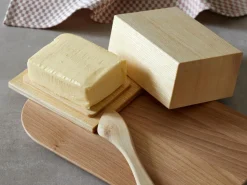 Butterdose aus Eschenholz, geölt, 14 x 10,5 x 7,5 cm