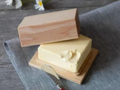 Butterdose aus Eschenholz, geölt, 14 x 10,5 x 7,5 cm