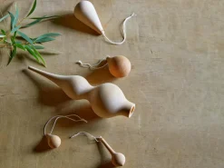 2er-Set Baumanhänger aus Erle geölt, ø 4,5 cm