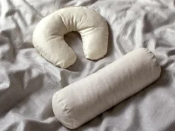 Halbmond-Nackenkissen gefüllt mit Naturlatexflocken, 37 x 29 x 7 cm