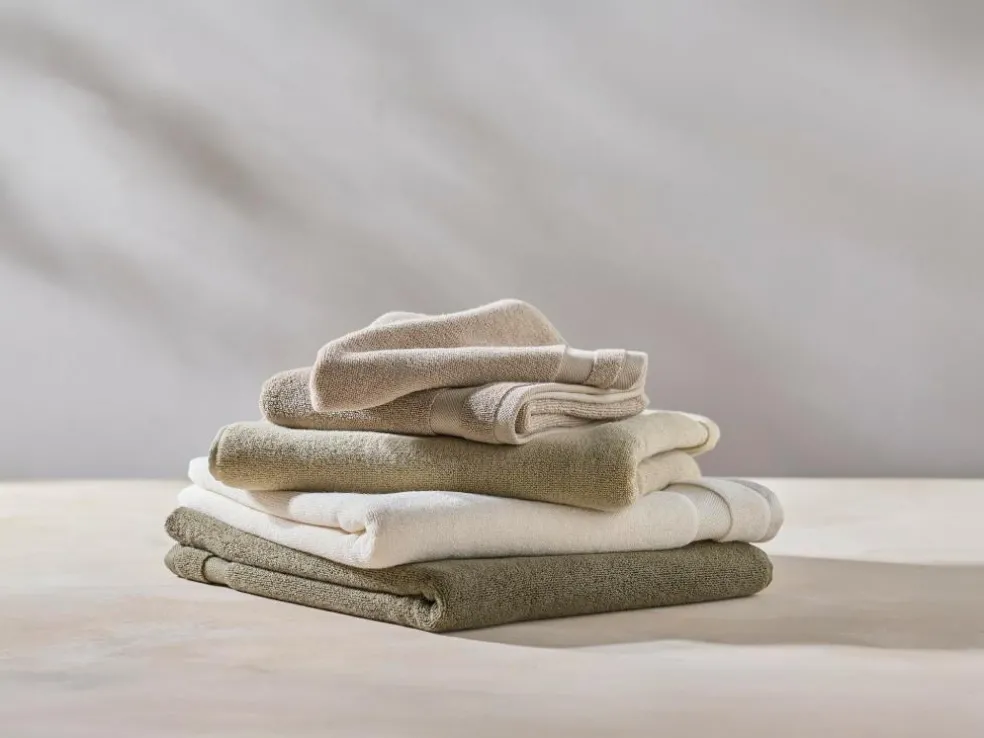 Handtuch ANEA olive, 50 x 100 cm, 100 % Baumwolle, GOTS