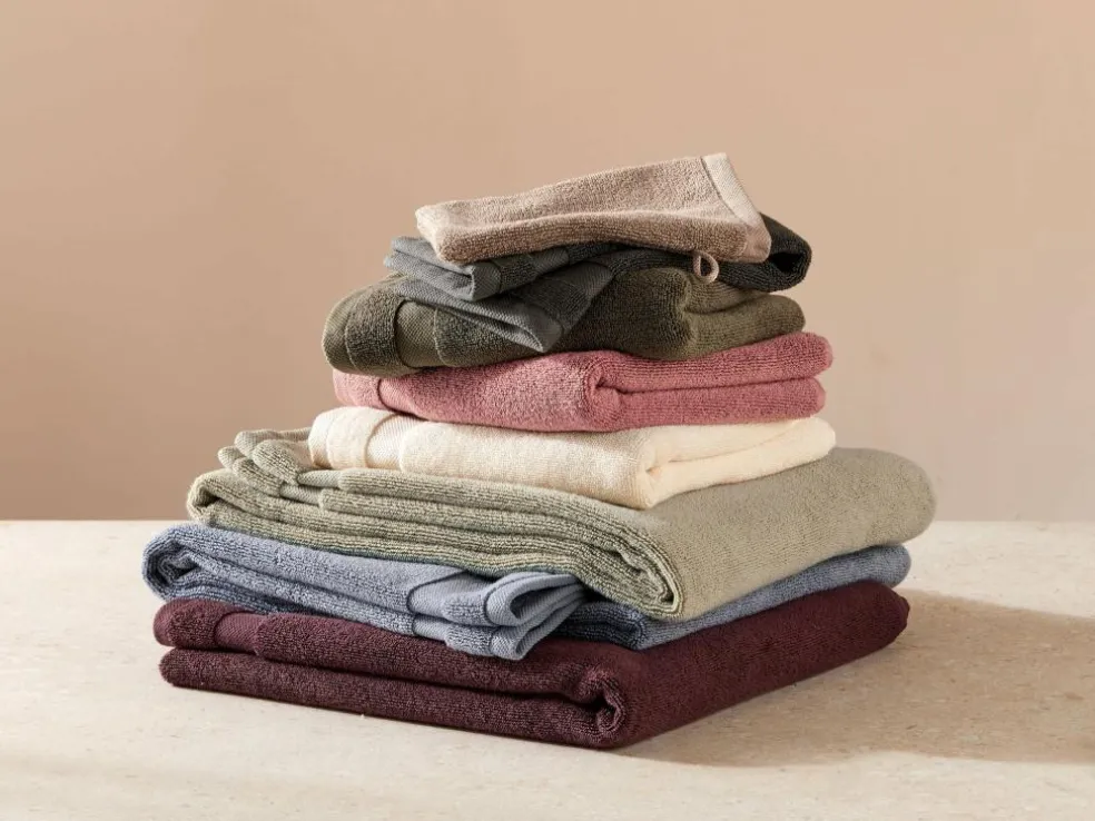 Handtuch ANEA olive, 50 x 100 cm, 100 % Baumwolle, GOTS