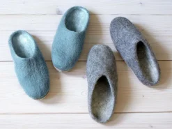 Hausschuh Amale, rauchblau, Größe 38/39, 100 % Schurwolle (Schaf) mit pflanzlich gegerbter Ledersohle