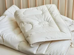 Kinder Ganzjahresdecke Schafschurwolle mit Wolkensteppung, 100 x 140 cm, 200 g/m2 GOTS, NATURTEXTIL BEST