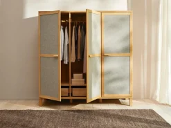 Kleiderschrank Kurami mit Drehtüren 3-türig, Holz, Buche