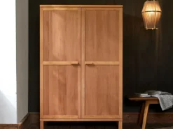 Kleiderschrank Kurami mit Drehtüren 2-türig, Ladenkonsole, Holz, Buche