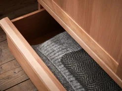 Kleiderschrank Kurami mit Drehtüren 2-türig, Fußgestell, Holz, Buche