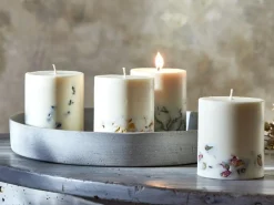 Natürliche Rapswachskerze mit grünem Moos, ohne Duft, ø 8 cm, H 9 cm