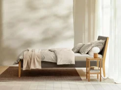 Polsterbett Almeno, 180 x 200, mit Bezug Wollstoff Tano Natur Hell (80), Buche