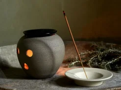 Räucherstäbchenhalter aus Feinsteinzeug, unglasiert, H 2 cm, ø 11 cm