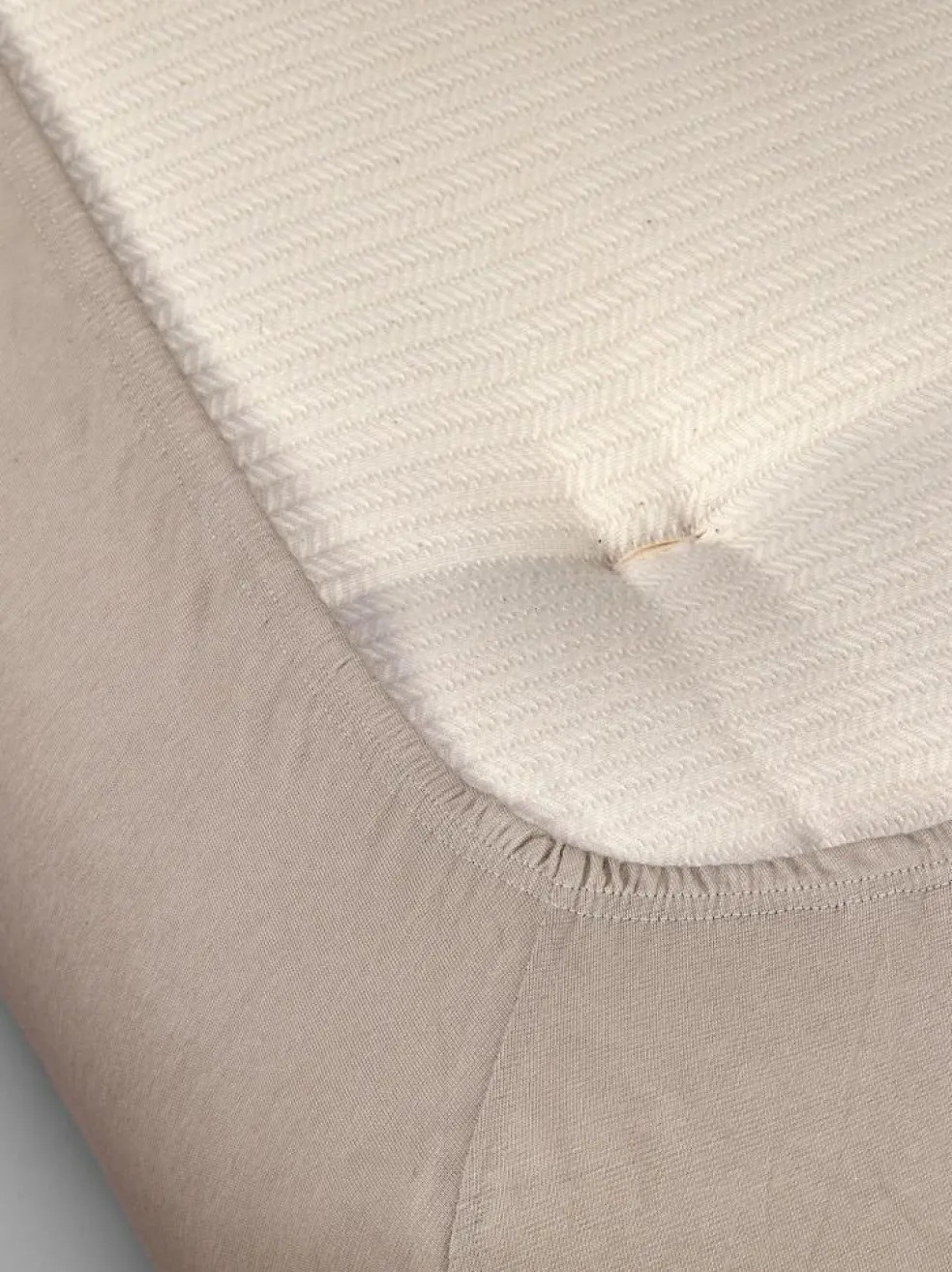 Spannleintuch ALIZA, hafer, 90/100 x 200/220 x 22/28 cm, 97 % Baumwolle/3 % Elasthan, Jersey, GOTS, VEGAN