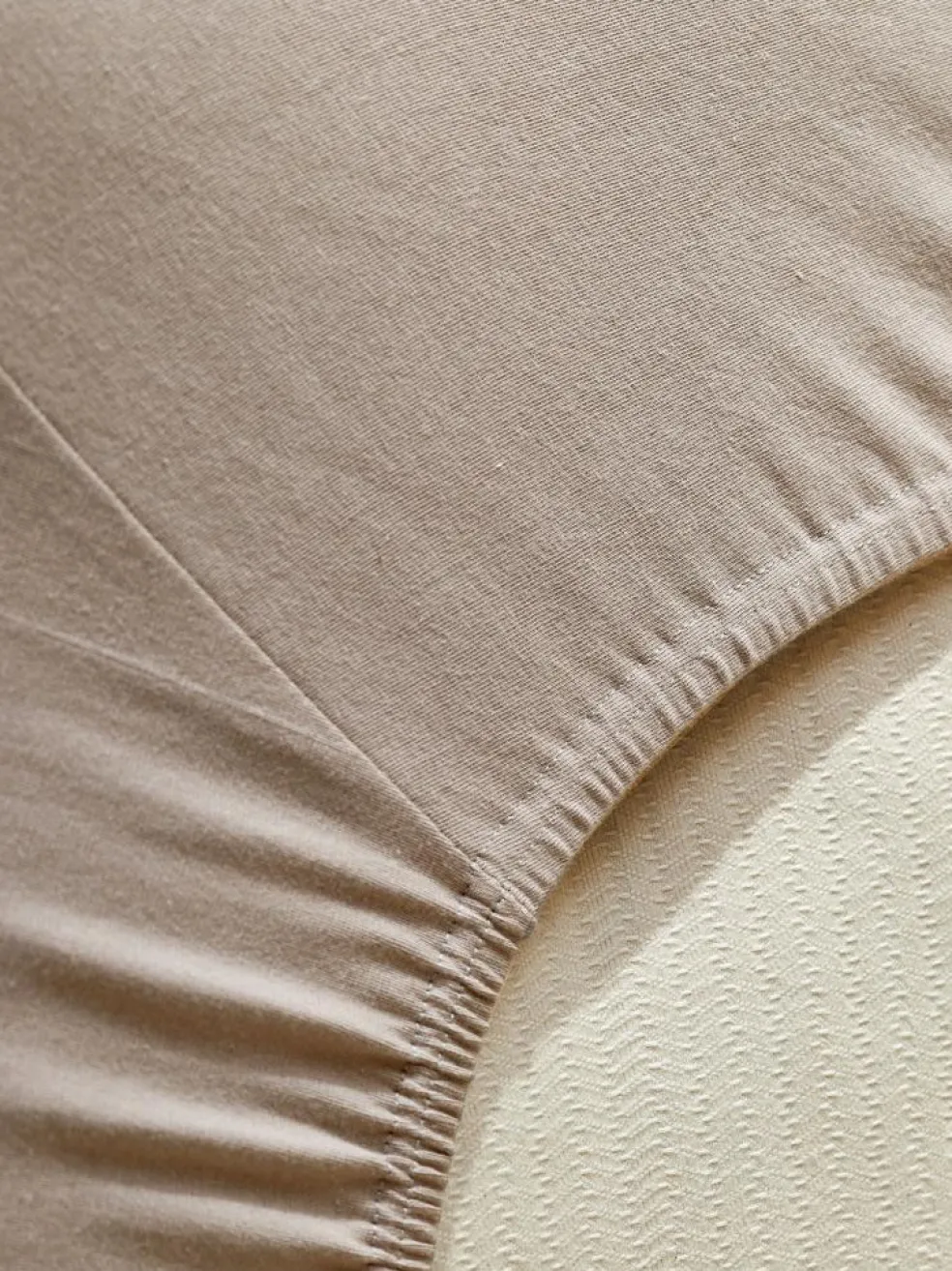 Spannleintuch ALIZA, hafer, 90/100 x 200/220 x 22/28 cm, 97 % Baumwolle/3 % Elasthan, Jersey, GOTS, VEGAN