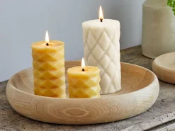 Stumpenkerze Relief aus Bienenwachs, natur, Höhe 12 cm, ø 6,5 cm