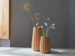 Vase aus Erlenholz, Kannelur, H 26,5 cm, geölt, inkl. Glaseinsatz